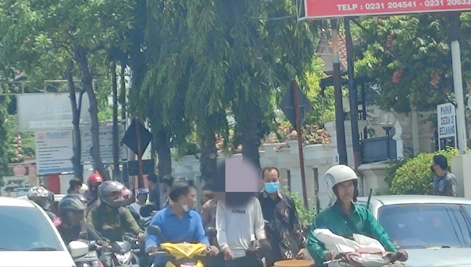 Diduga Suami Ketahuan Selingkuh, Pasutri Bikin Geger Jalan Kartini Kota Cirebon