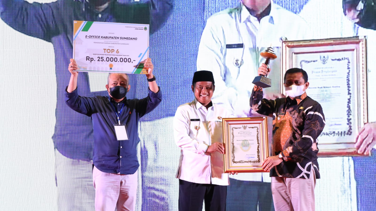 Sehari Kabupaten Sumedang Dapat Dua Penghargaan
