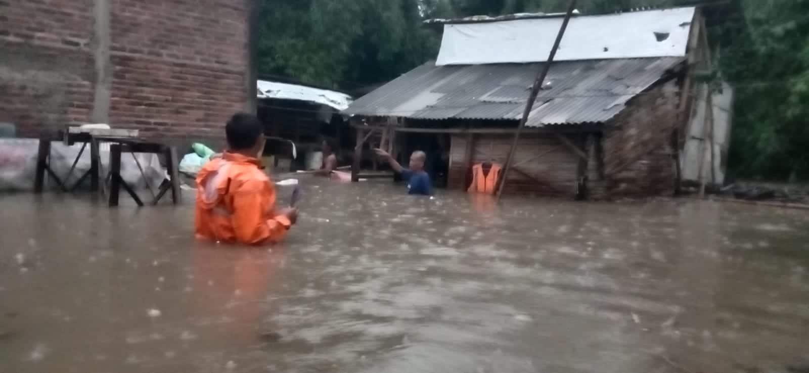 Banjir Kalijaga Kramat, Ketinggian Air Sepinggang, BPBD Kota Cirebon Terjunkan Perahu Karet
