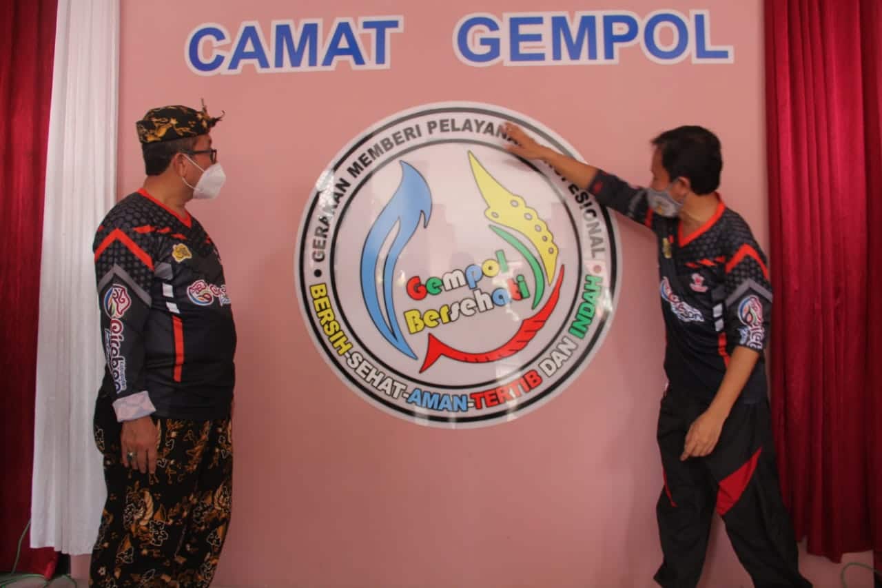 Ungggul Dalam Pelayanan, Bupati Imron: Kecamatan Gempol Layak Dicontoh