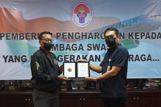 Kemenpora Berikan Penghargaan Pada Maskapai Penerbangan Citilink atas Kembangkan Sport Tourism