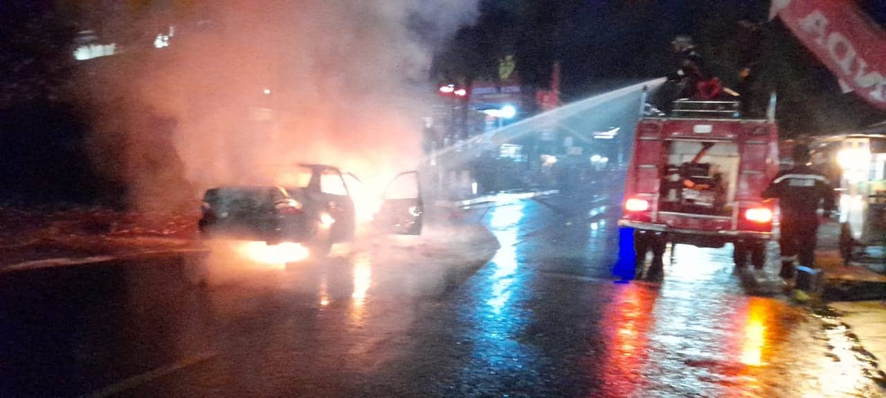 Mendadak Mati Mesin, Mobil Sedan di Cirendang Ludes Terbakar