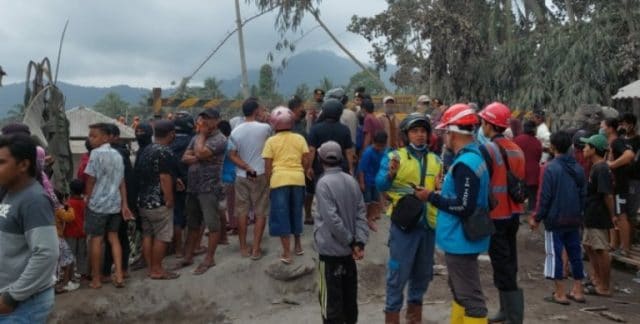 Terlalu! Warga Berbondong-bondong Datang Demi Selfie di Lokasi Bencana Erupsi Gunung Semeru