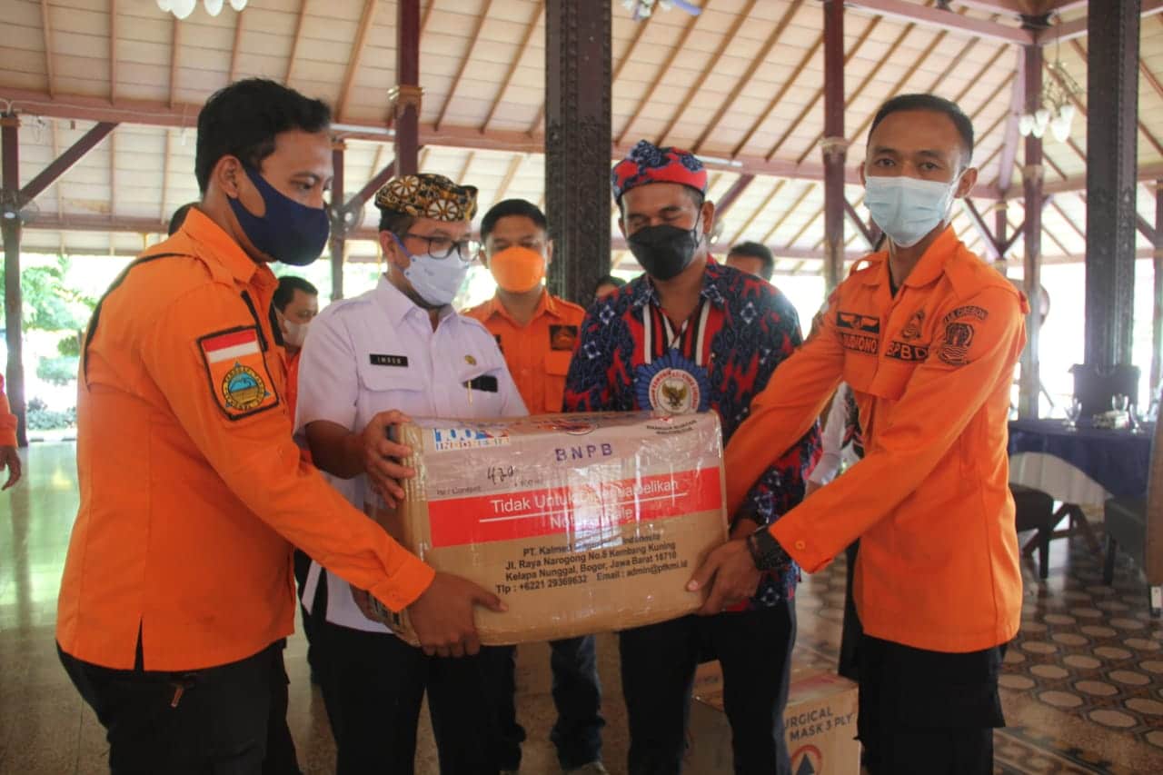 Pemkab Cirebon Dapat Bantuan APD dari BNPB, Bupati Imron: Tetap Waspada