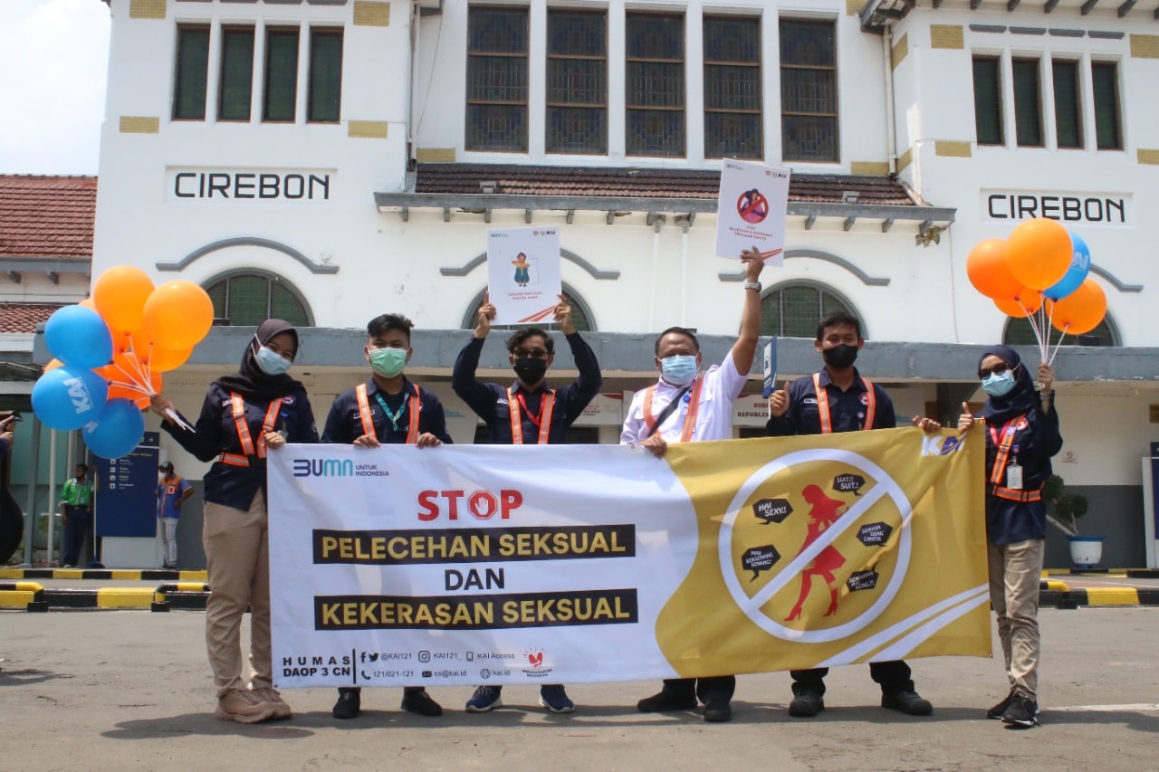 Peringati Hari Internasional Penghapusan Kekerasan Perempuan, Edan Sepur dan PT KAI DAOP III Cirebon Lakukan I