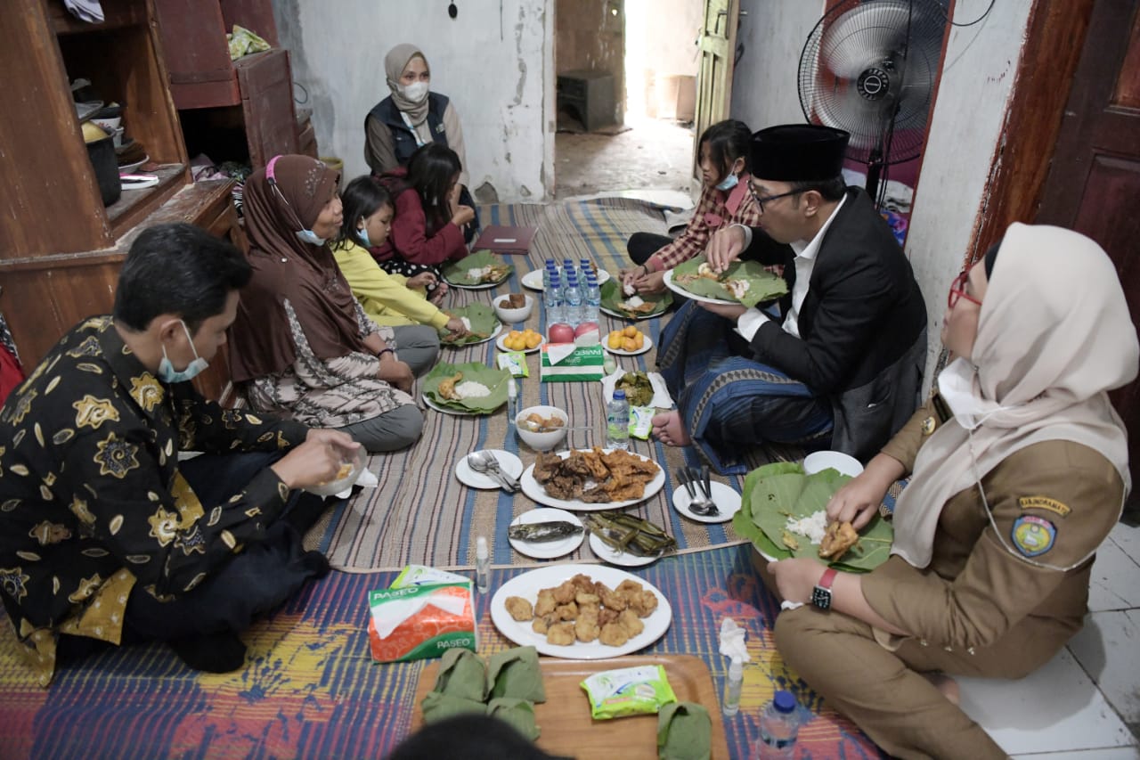 Ditinggal Orangtuanya, Tiga Anak di Indramayu Terlantar, Ridwan Kamil Ajak Makan Bersama