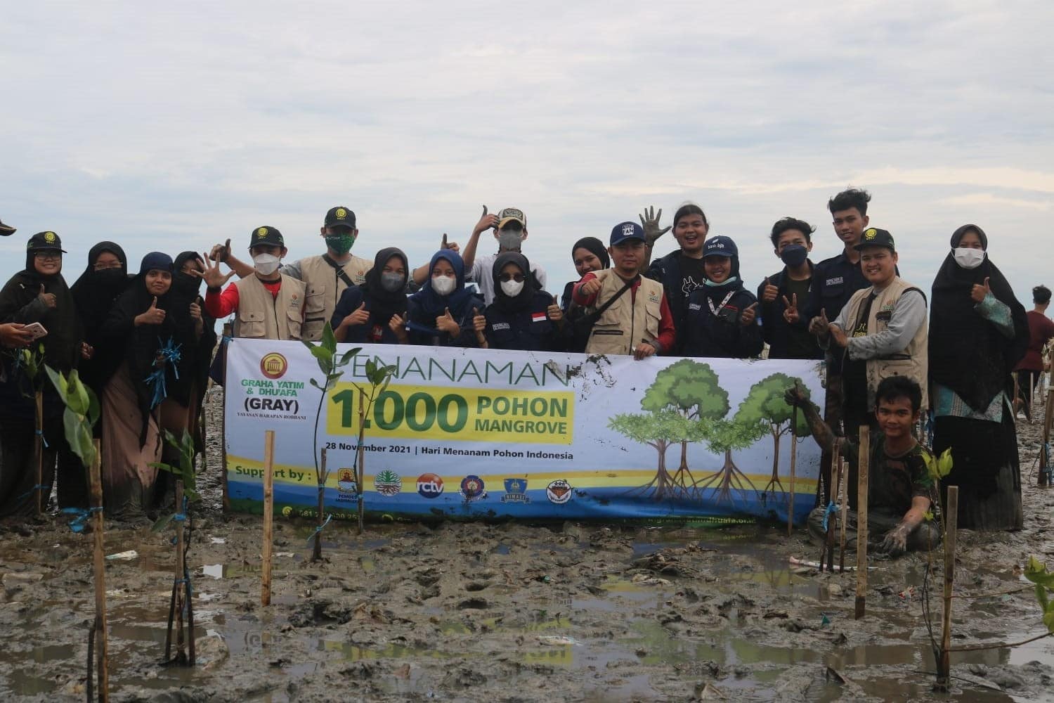Ajak Cintai Lingkungan dengan Penanaman 1.000 Pohon Mangrove