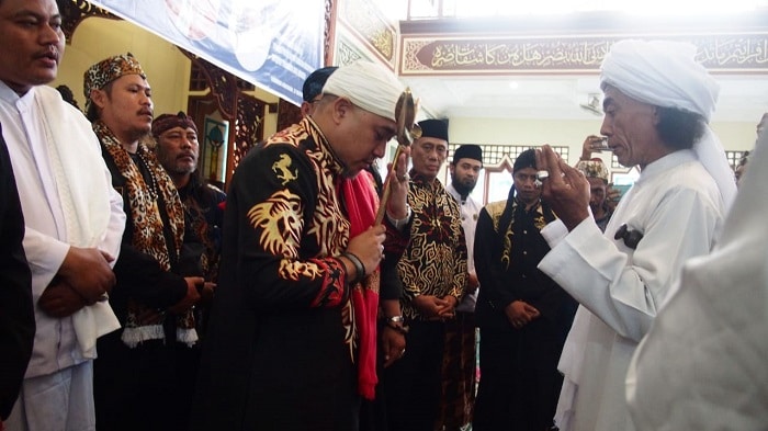 SKC Deklarasi Pangeran Kuda Putih sebagai Sultan Keraton Kasepuhan di Masjid At Tin Sidomba