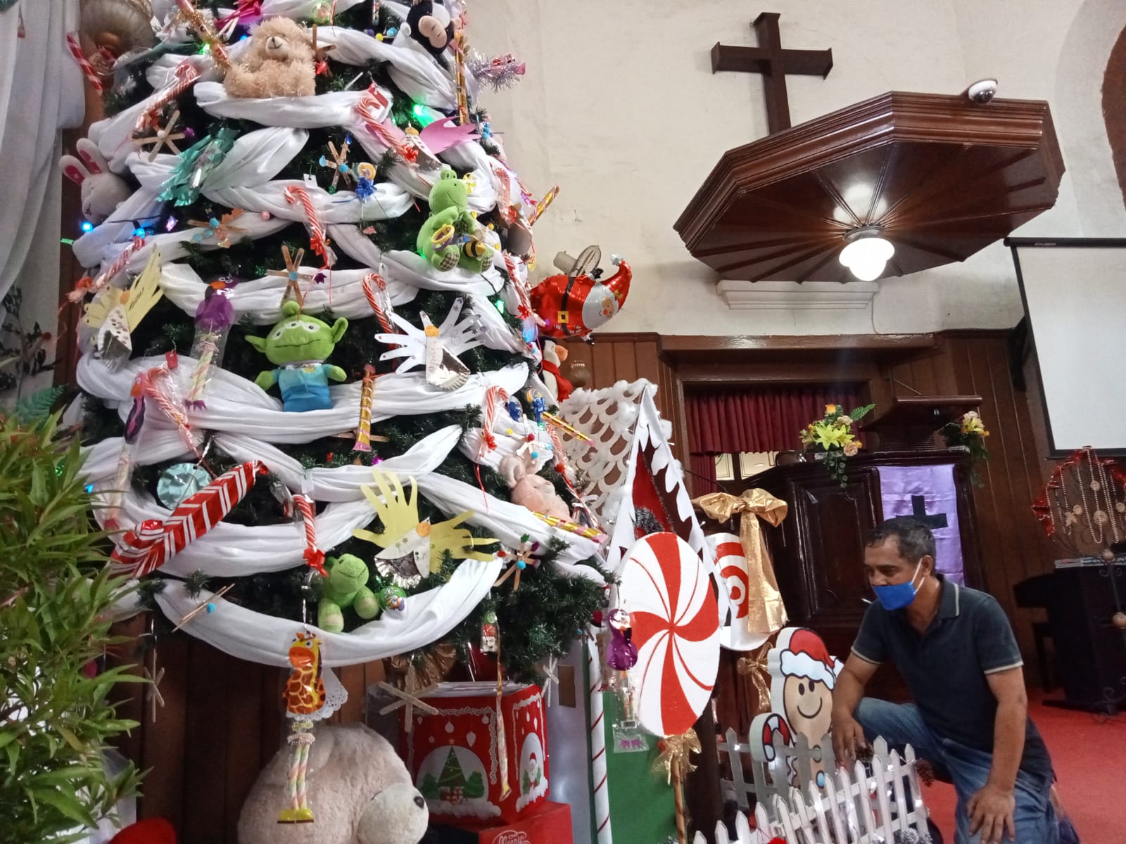 Sambut Natal, Gereja Kristen Pasundan Cirebon Berhias