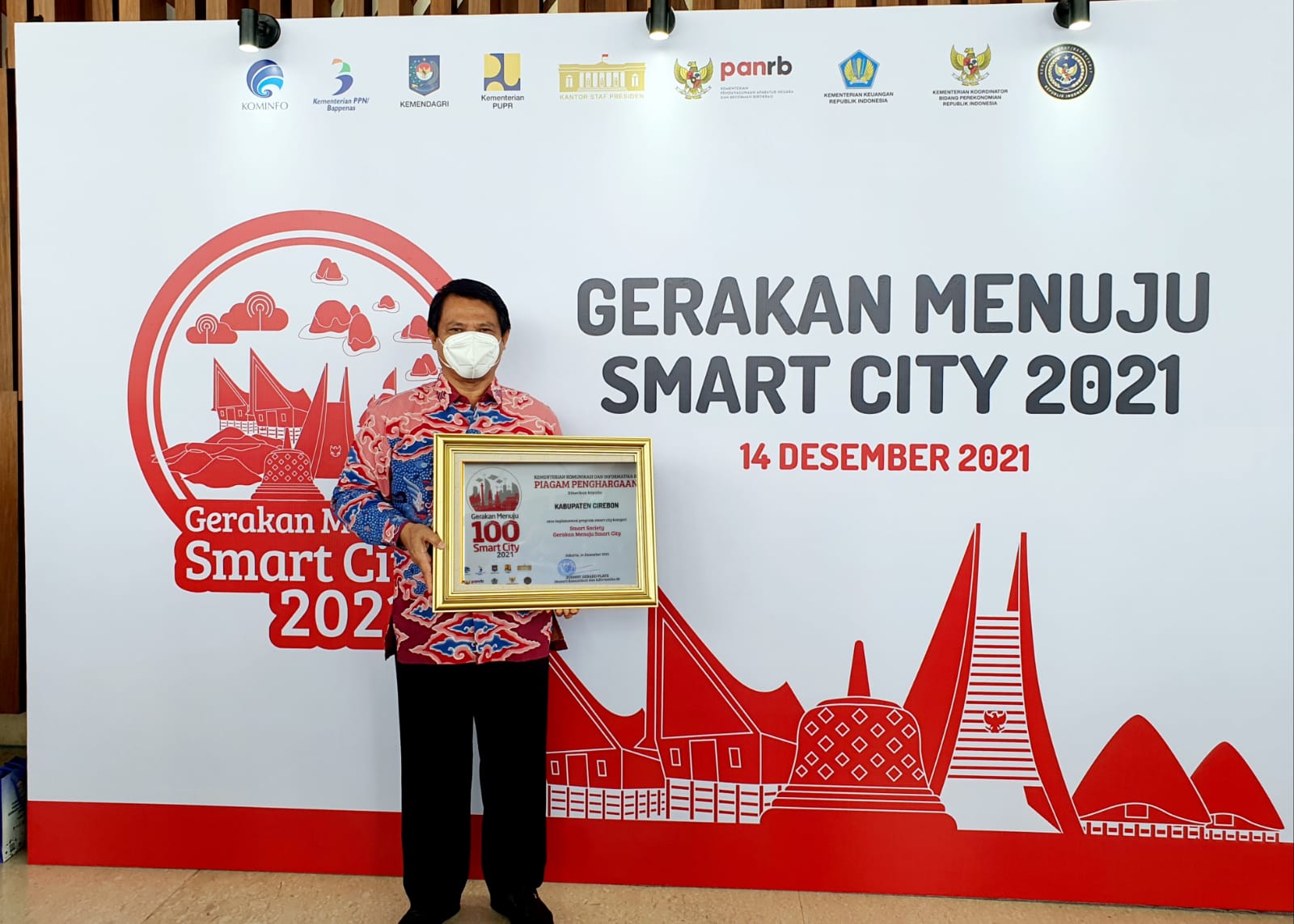 Kembangkan Smart City, Diskominfo Kab Cirebon Dapat Penghargaan Dari Kominfo