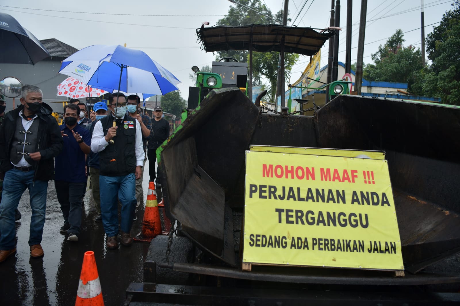 Ridwan Kamil Menilik Perbaikan Jalan Hasil Kolab Pemprov Jabar dan Produsen Aqua