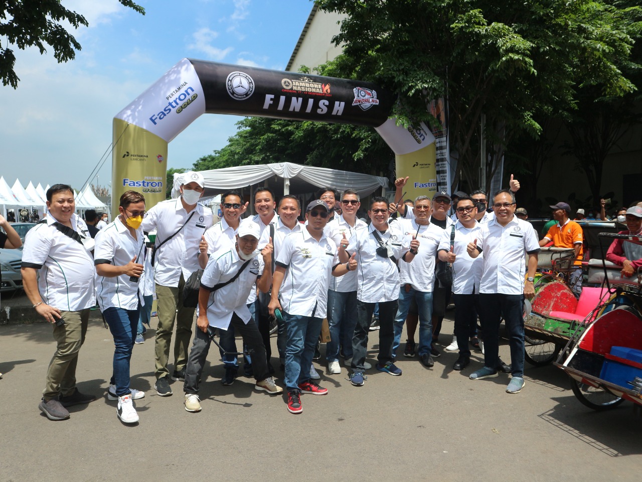 Mercedez-Benz W205 Community Indonesia Sewa Puluhan Becak