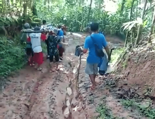 Perjuangan Bidan Desa Bantu Ibu Hamil Ditandu di Dusun Pugag, Datang Satu Hari sebelumnya, Ikut Off Road 3 Jam