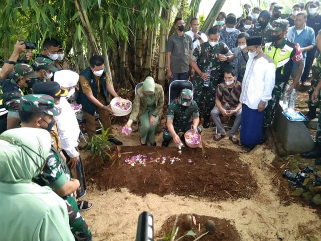 KSAD Jenderal Dudung Ziarah ke Makam Salsabila dan Handi, Korban Letkol Inf Priyanto, Gelar Doa Bersama