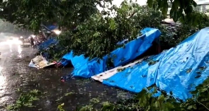 Hujan Badai Kota Cirebon, Lapak PKL Pasar Harjamukti dan Pekiringan Porak-poranda