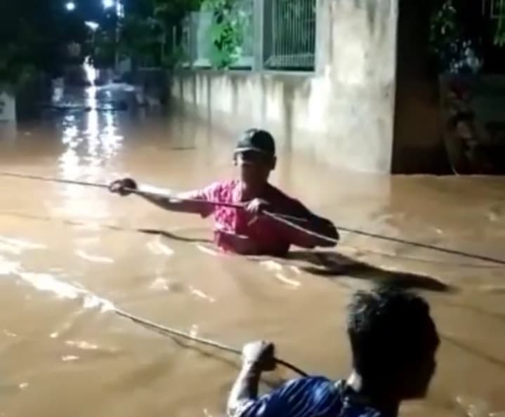 Banjir di Cirebon Timur, Lapangan Bola Sumurkondang Ambles, Lemahabang sampai Tuk Karangsuwung Tergenang