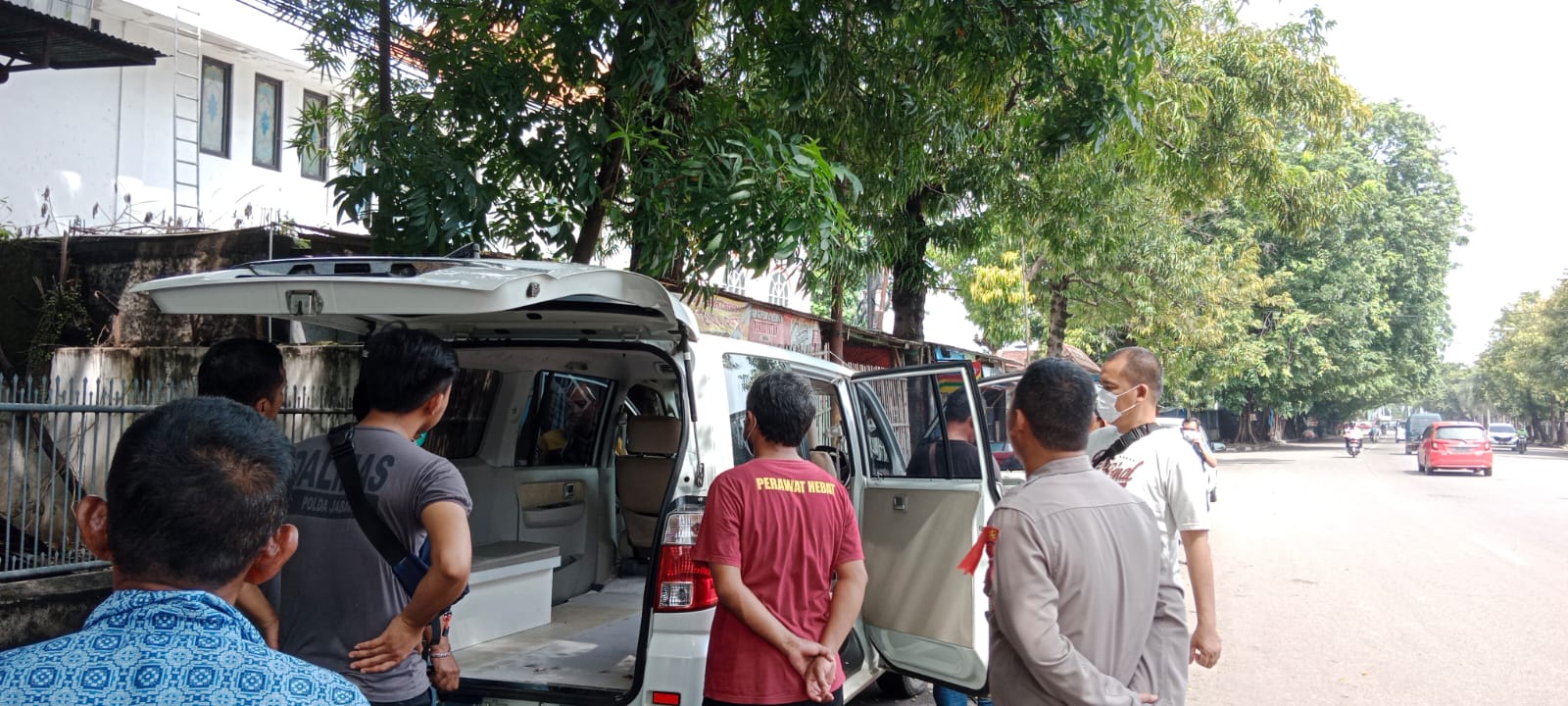 Ambulans Puskesmas Sindanglaut Ditemukan di Jl Yos Sudarso Kota Cirebon, Begini Penampakannya