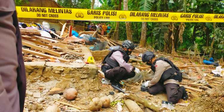 Polisi Temukan Sejumlah Bahan Bom di Lokasi Ledakan Kampung Cisaat Pandeglang
