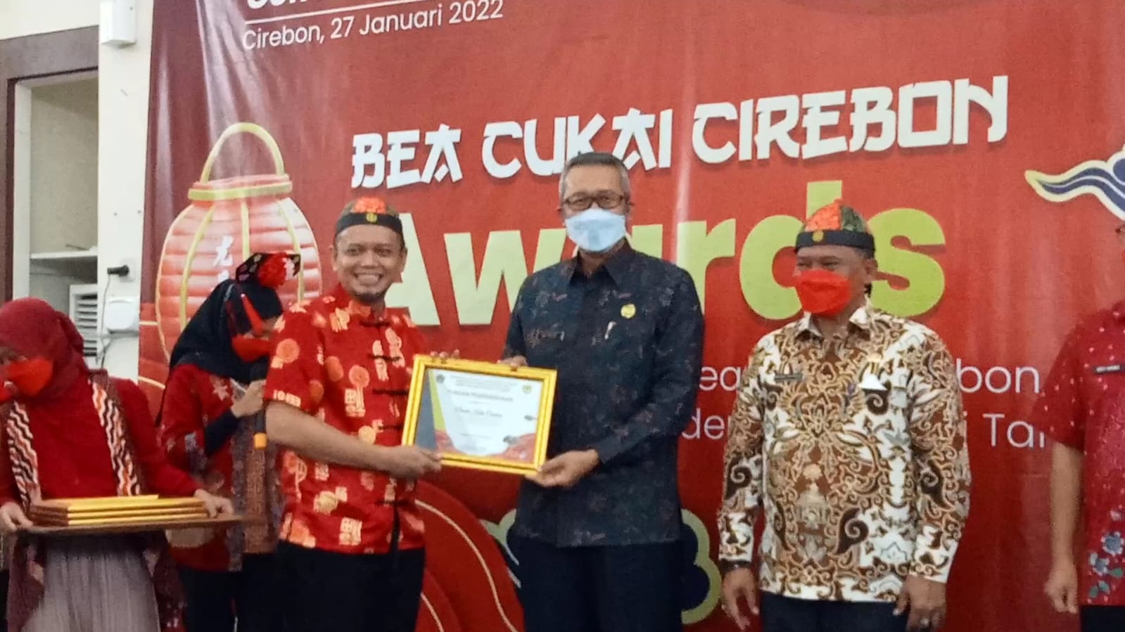 Bea Cukai Cirebon Bagi-bagi Award: Bentuk Rasa Terima Kasih Kami