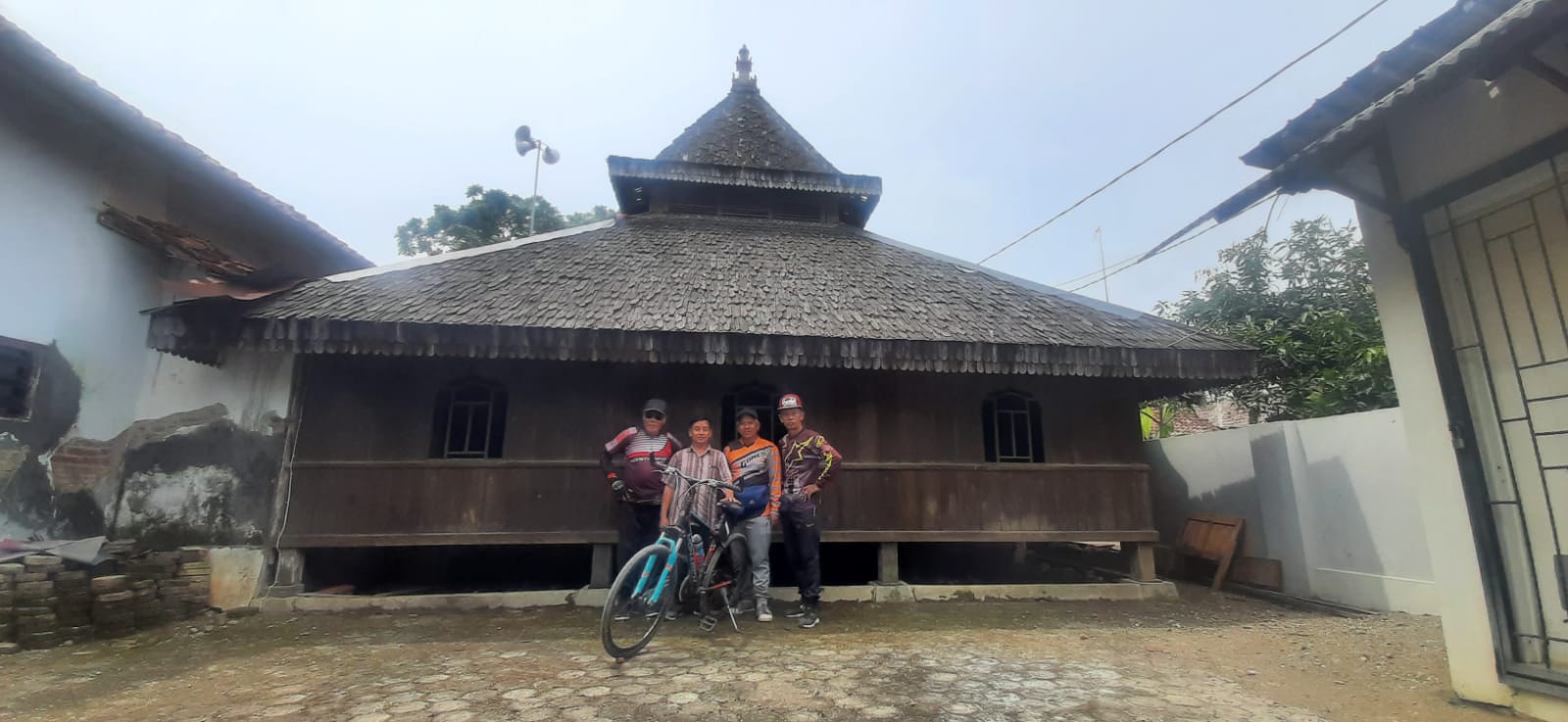 Masjid Kuno Bondan Indramayu, Bedug Ditabuh, Terdengar sampai Cirebon