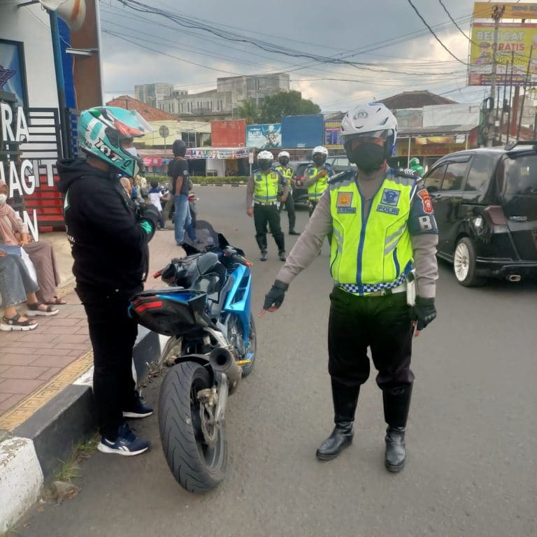 Polisi Razia Sepeda Motor Knalpot Bising di Cianjur