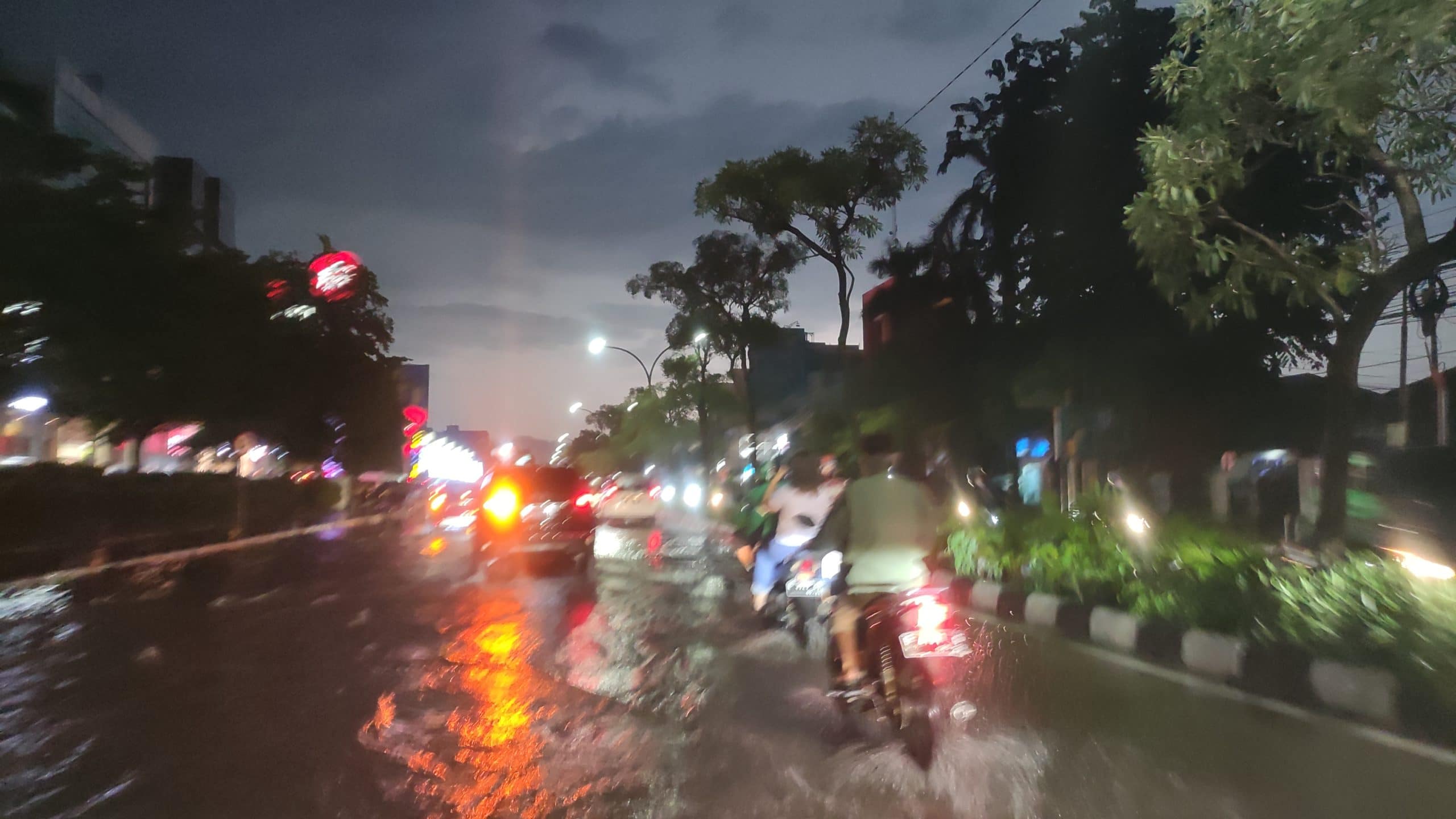 Kota Cirebon Diguyur Hujan, Jalan dr Cipto Tergenang