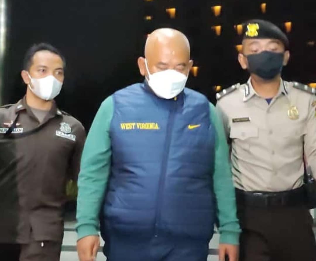 Walikota Bekasi Ditangkap, Lihat Penampakannya saat Tiba di Gedung KPK