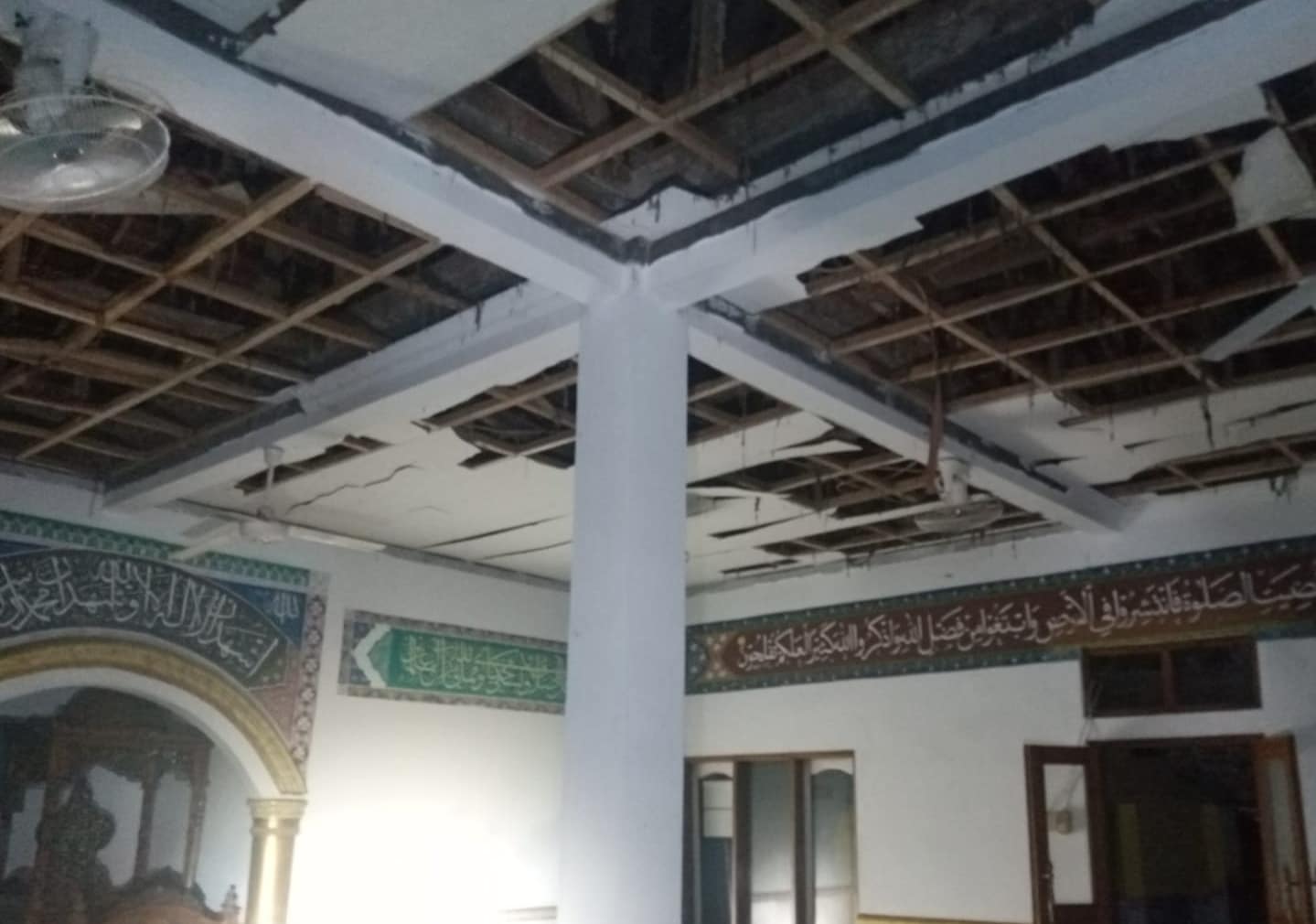Masjid Al Barokah Cikeduk Disambar Petir, Atap Rusak