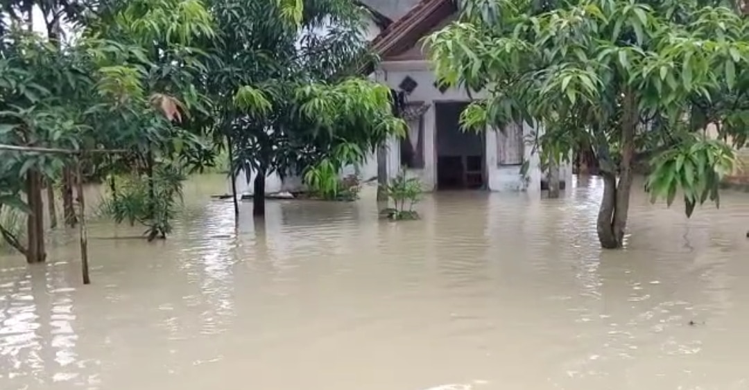 Desa Getrakmoyan Kecamatan Pangenan Diterjang Banjir, Ketinggian Air Capai 1 Meter