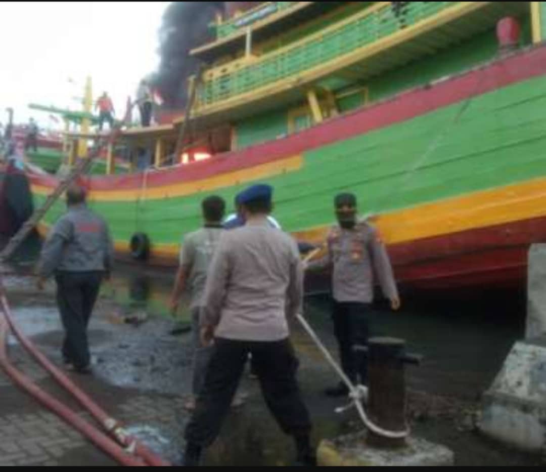 13 Kapal Terbakar di Pelabuhan Tegal, Penyebab Masih Diselidiki