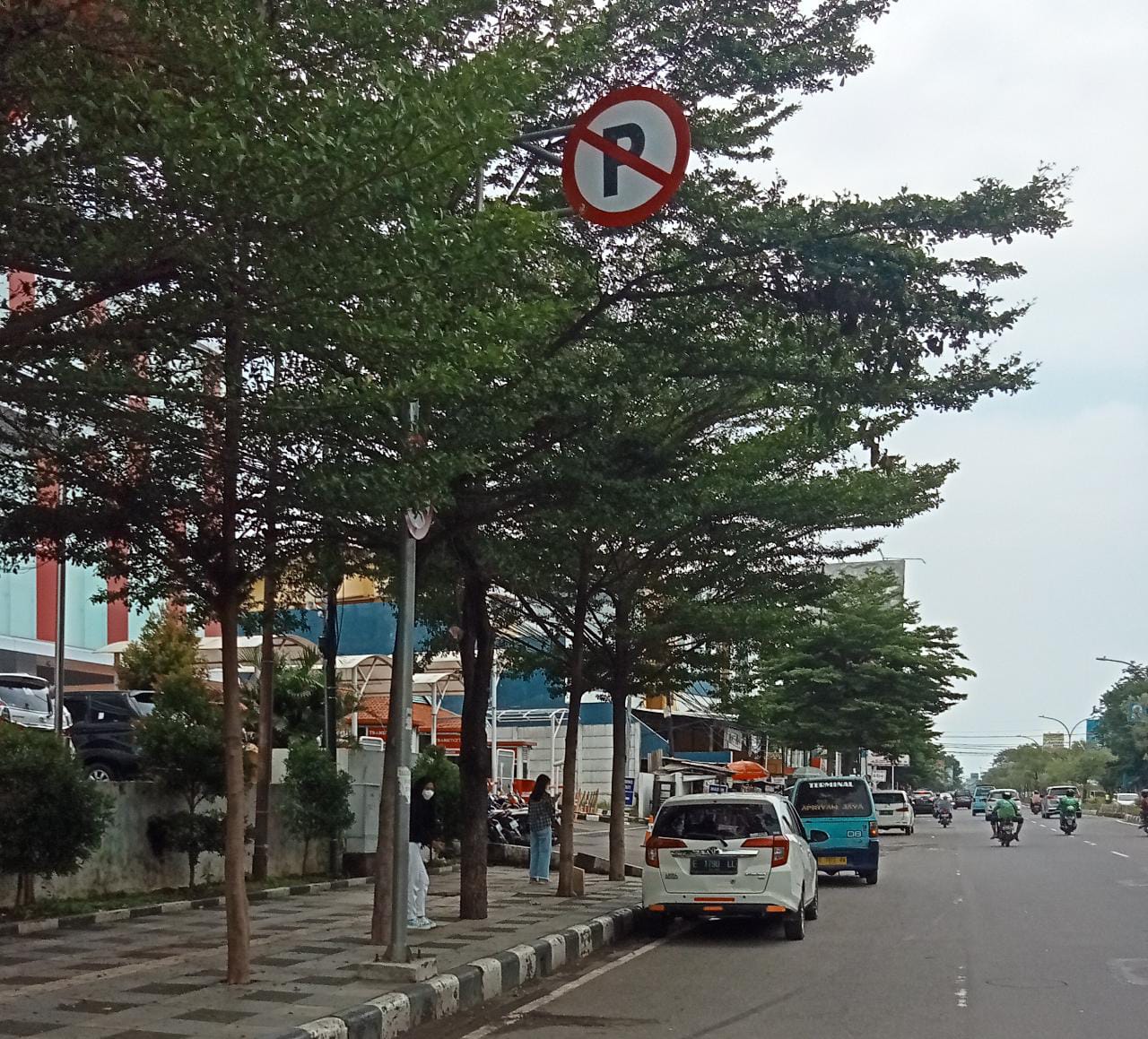 Parkir Liar Masih Marak di Kota Cirebon, Kasatlantas Polres Ciko: Pelanggar, Kami Tegur dan Tilang</strong>