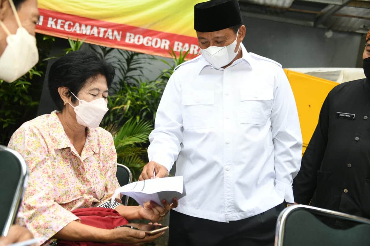 Tinjau Vaksinasi Booster Lansia di Kota Bogor, Uu Ruzhanul Ulum: yang Punya Orang Tua, ‘Sok Dianter’