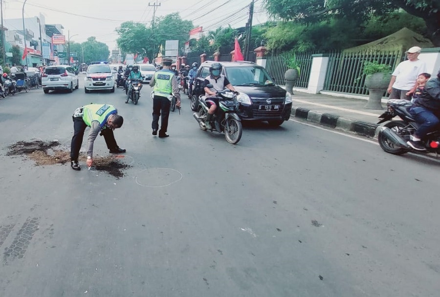 Identitas Pengendara Motor yang Terlindas Truk di Jalan Evakuasi, Warga Depok Kabupaten Cirebon