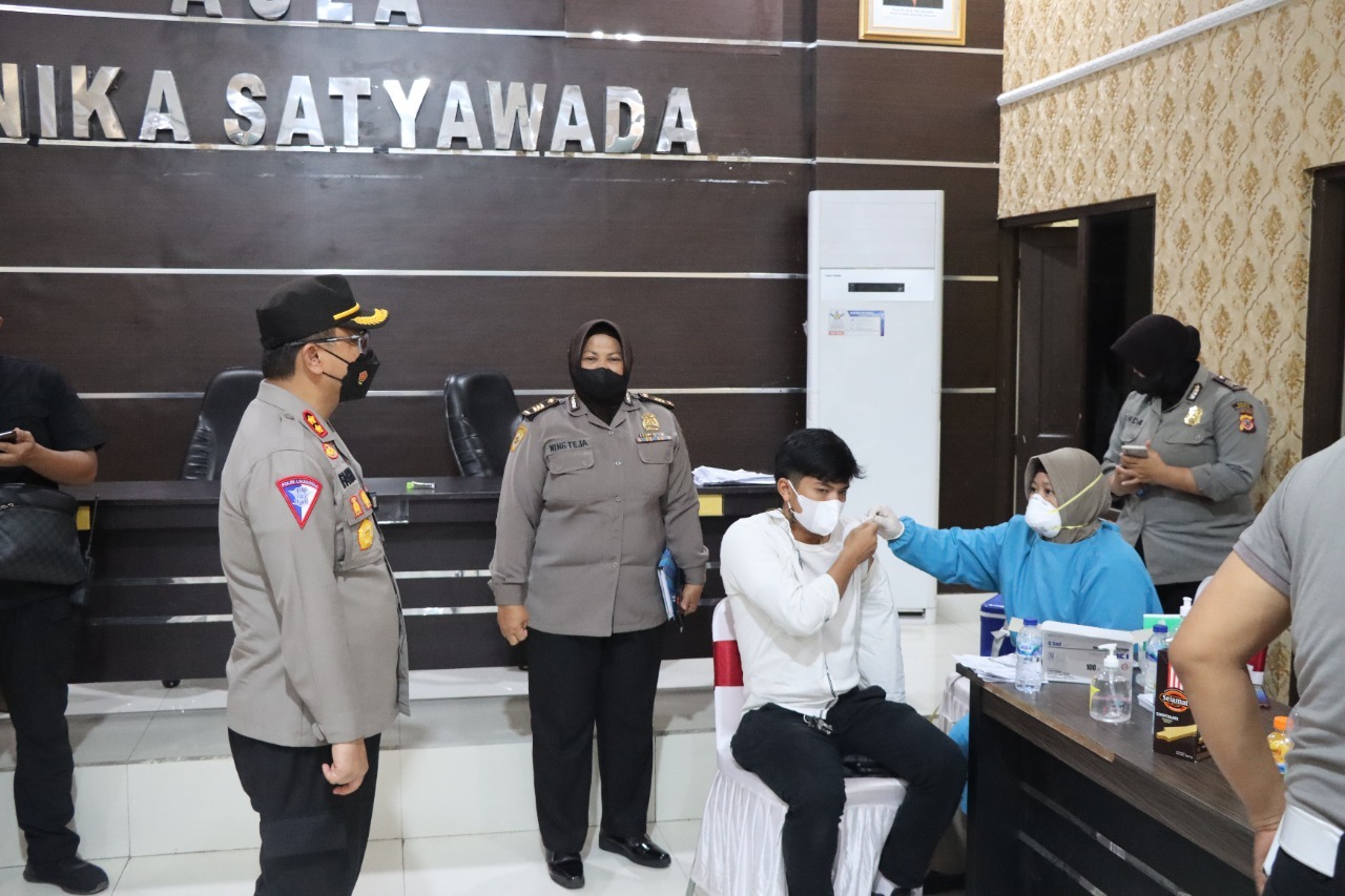 186 Personil Polres Cirebon Kota Disuntik Vaksin Booster, Kapolres: Agar Herd Immunity Terbentuk