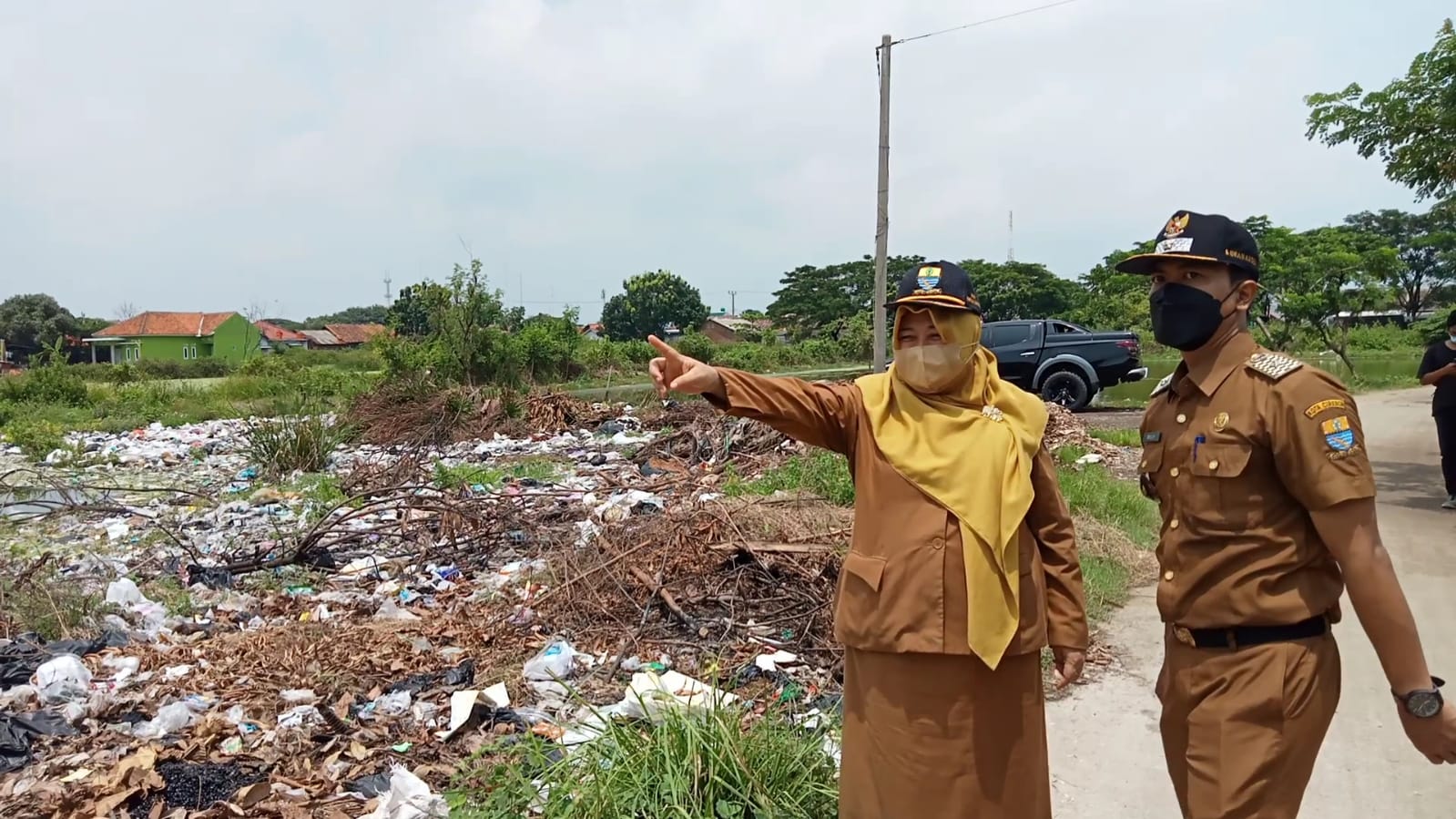 Geram! Buang Sampah di Empang Samadikun, Kadis LH Kota Cirebon Akan Tindak Tegas