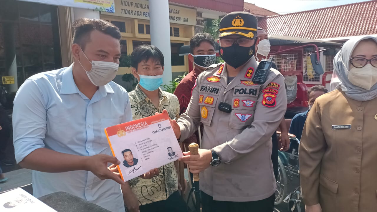 Polres Cirebon Kota Bantu Penyandang Disabilitas Membuat SIM D