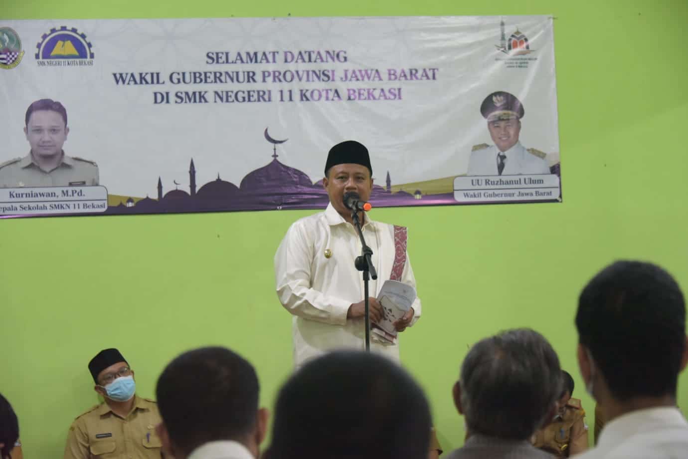 Resmikan Masjid SMK Negeri 11 Kota Bekasi, Uu Ruzhanul: Pendidikan Duniawi dan Ukhrawi Harus Seimbang