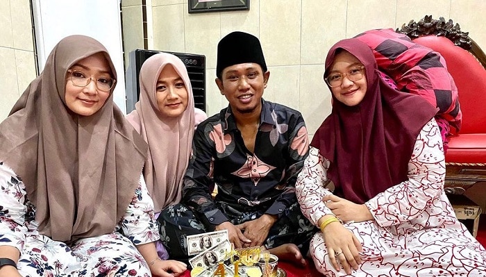 Anggota DPR Lora Fadil Tidur Satu Ranjang dengan 3 Istri: Nikmat Mana Lagi yang Kau Dustakan