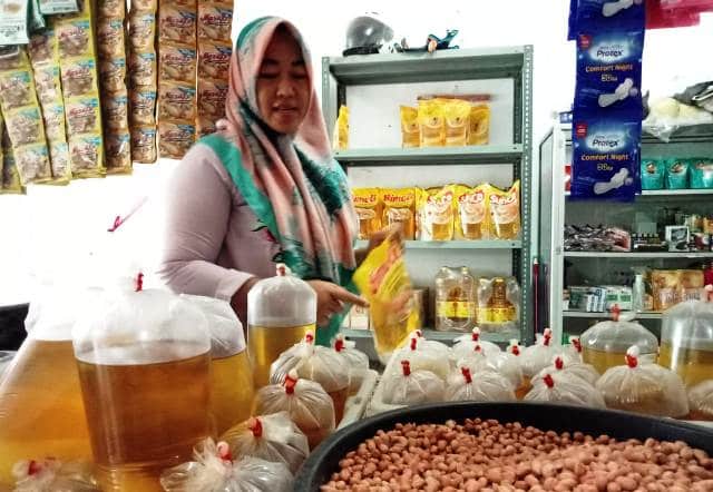 Minyak Goreng Masih Rp40 Ribu di Kota Cirebon, Begini Kata Pedagang