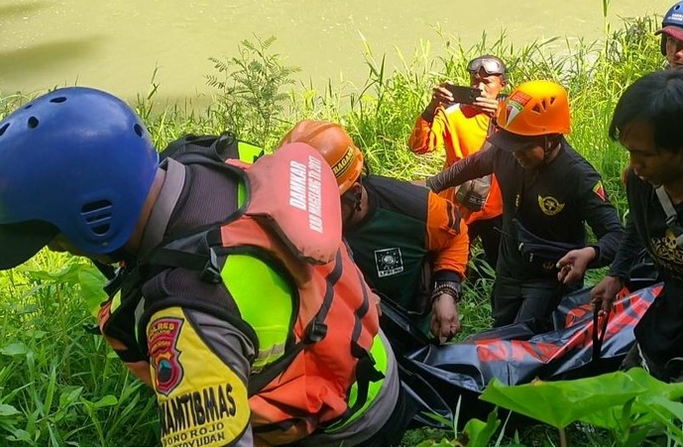 Santri Tenggelam di Sungai Elo, 1 Ditemukan Tewas, Dievakuasi ke RSUD Muntilan