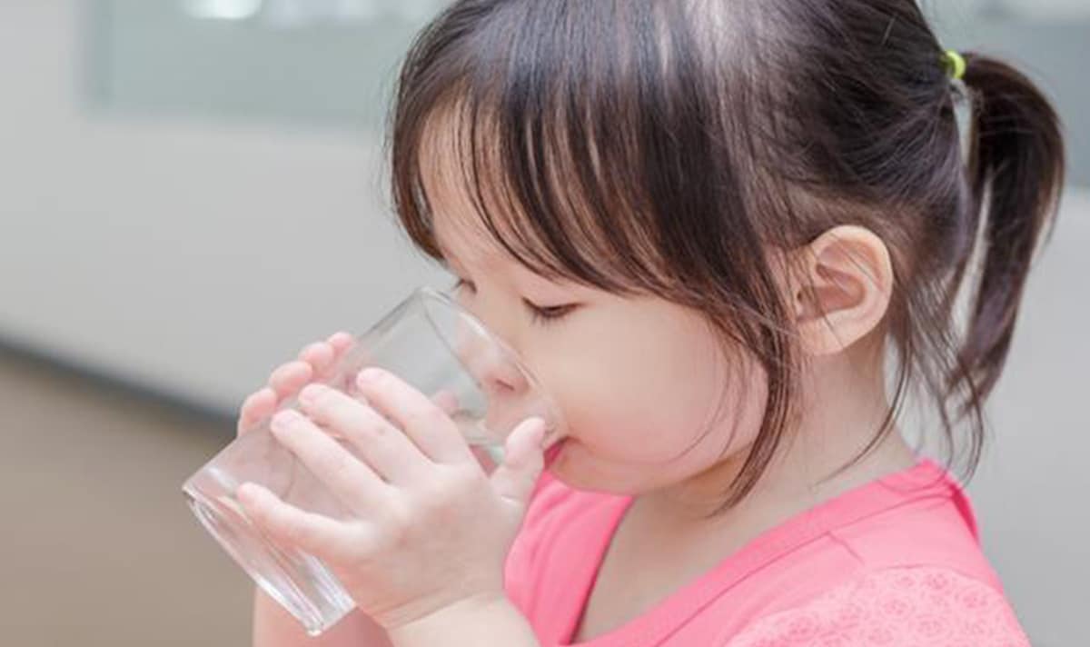 Tips Agar Anak Banyak Minum Air Putih