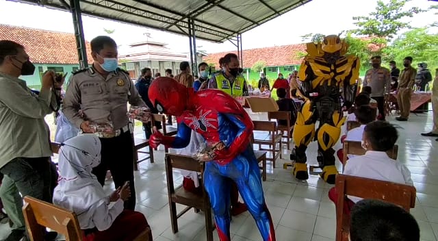 Ada Spiderman hingga Transformer Dalam Vaksinasi Anak di Kabupaten Cirebon