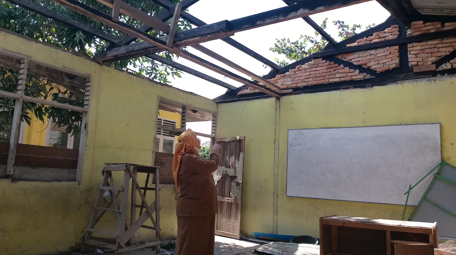 Pencuri Tidak Punya Ahlak, Atap Sekolah Diembat, Siswa Menangis Lihat Kejadian