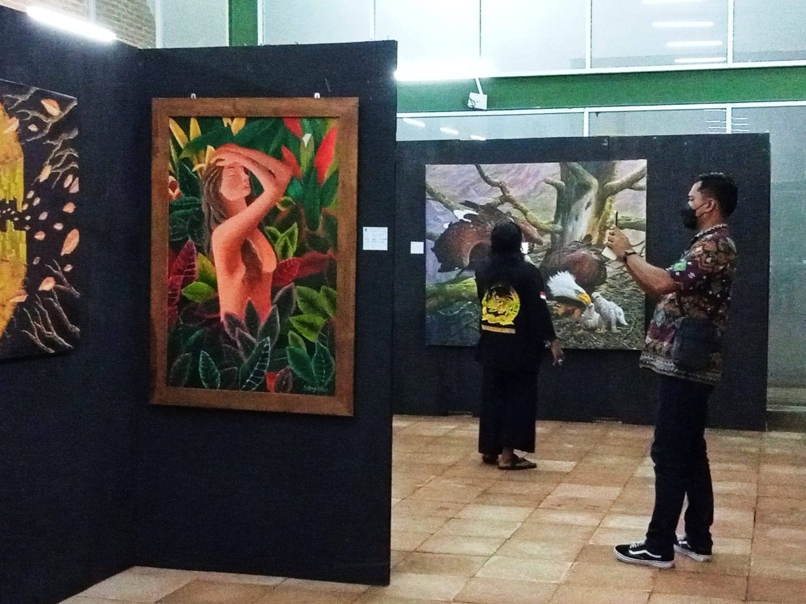 Lukisan Karya Seniman Ciayumajakuning dan Nasional Dipamerkan di Bakorwil