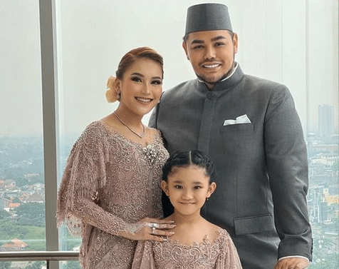 Ivan Gunawan Foto Bareng Ayu Ting Ting dan Bilqis, Kompak Saat Ditanya Kapan Nikah