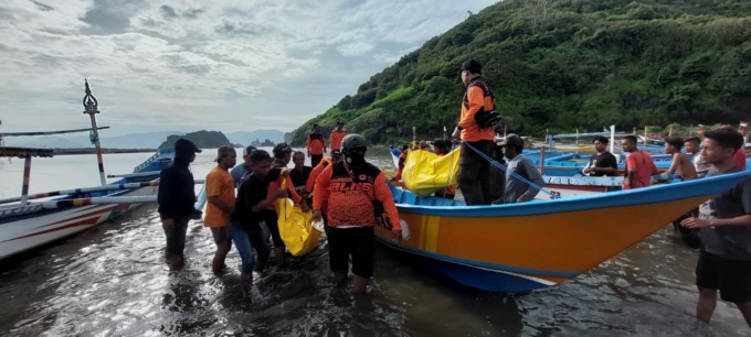 Ritual di Pantai Payangan, 11 Orang Meninggal Dunia Terseret Ombak