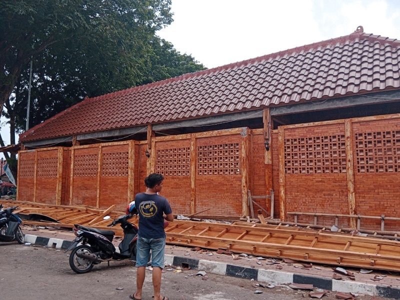 Atap Shelter PKL Alun-alun Sangkala Buana Ambruk, Masih Tanggung Jawab Kontraktor