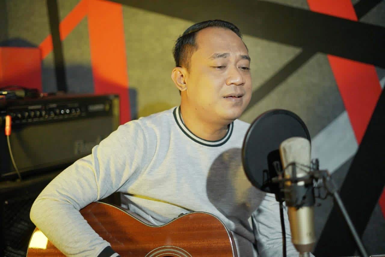 Aray Gerhana, Penyanyi Asal Cirebon Siap Guncangkan Belantika Musik Tanah Air Lewat Single ‘Tetap Diam’