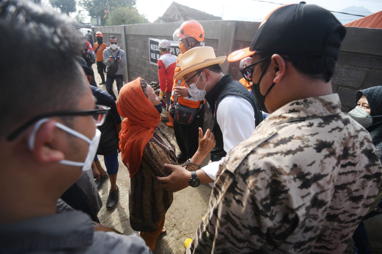 Ridwan Kamil Gelontorkan Bantuan Rp 1,5 M untuk Bantu Korban Banjir Bandang di Sukabumi