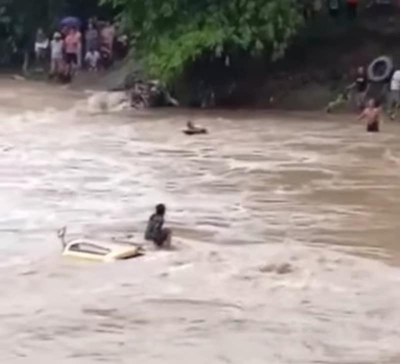 Truk Hanyut di Sungai Cijurey Majalengka, Detik-detik Menegangkan Evakuasi Sopir